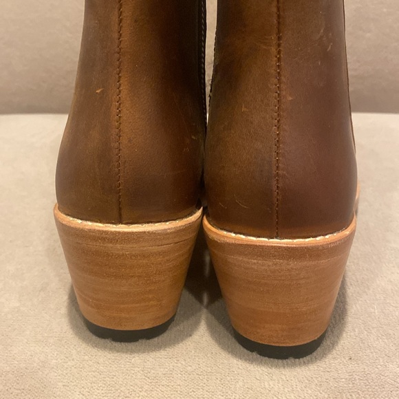 Portland Leather Patina Brown Leather Block Heel Zip Ankle Booties - Picture 7 of 8